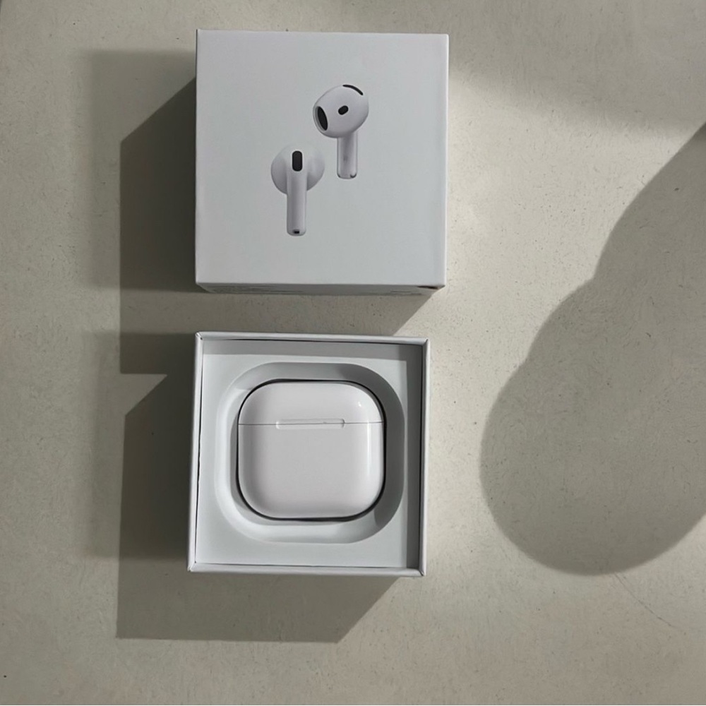 White Wireless Earbuds AirPod 4s